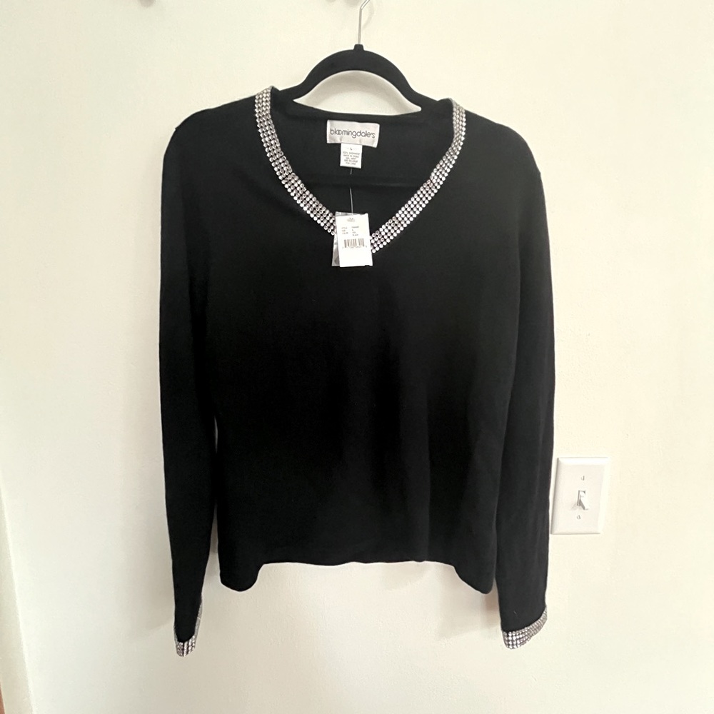Bloomingdale’s 100% cashmere jeweled sweater MINT with tags